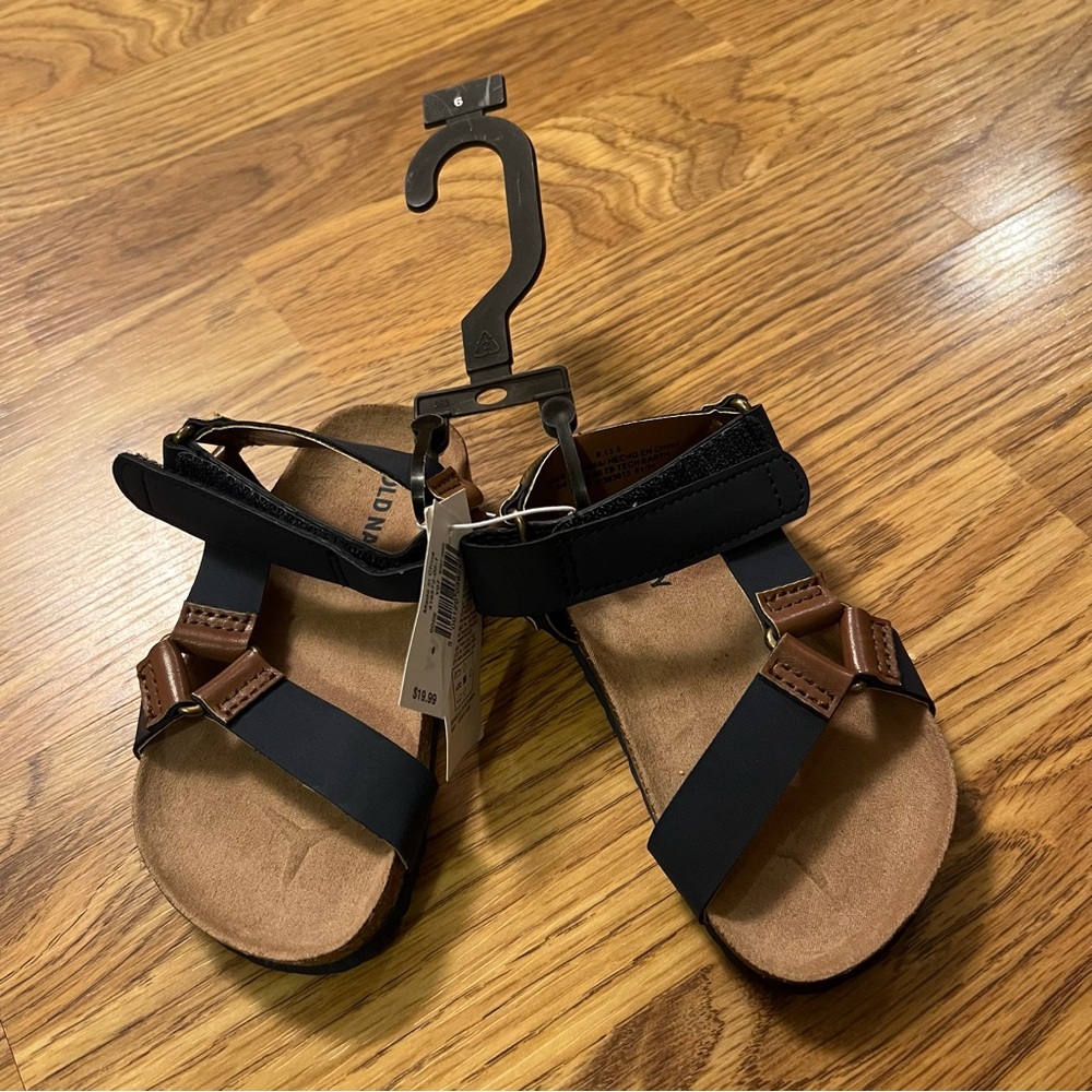 NWT Old Navy Black and Brown Open Toe Strappy Sandals with Velcro
